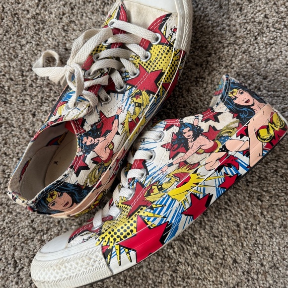 Wonder Women Converse All-Stars - Picture 1 of 4